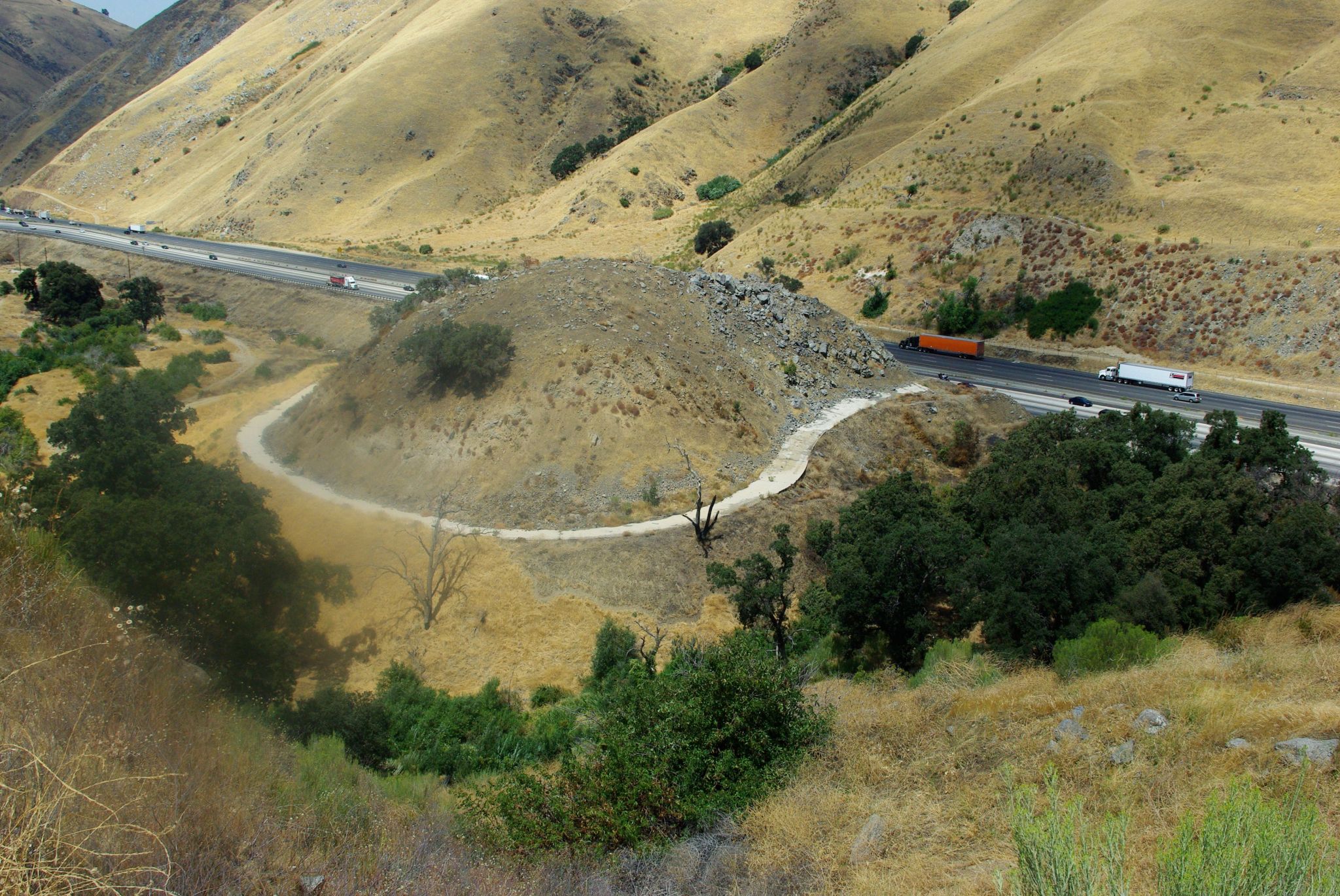 Dead-Man's_Curve_in_Lebec,_California,_2010