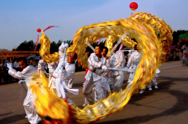 Dragon_dance_at_China_1